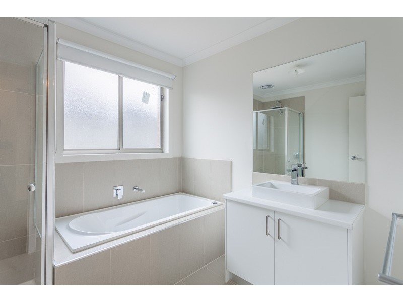 16 Aruma Ave, Melton West VIC 3337