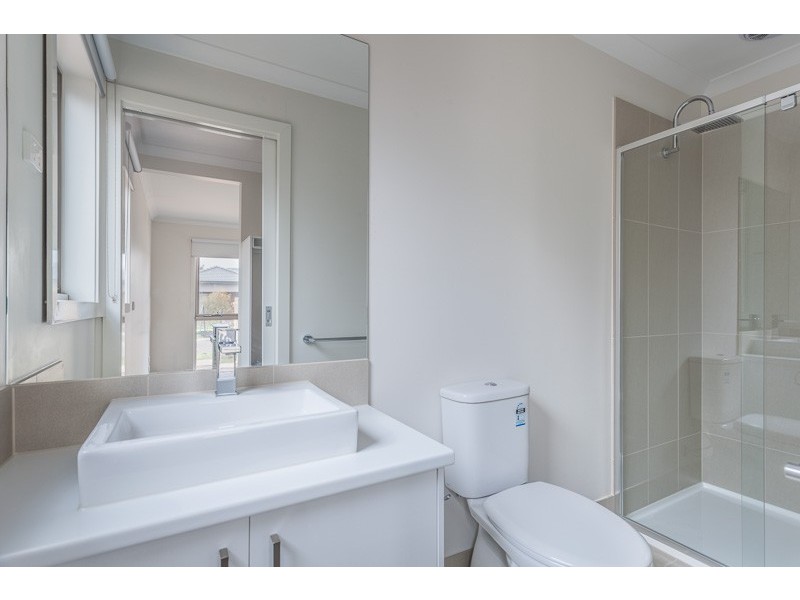 16 Aruma Ave, Melton West VIC 3337