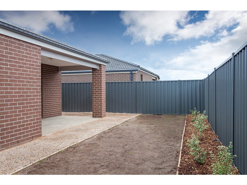 16 Aruma Ave, Melton West VIC 3337