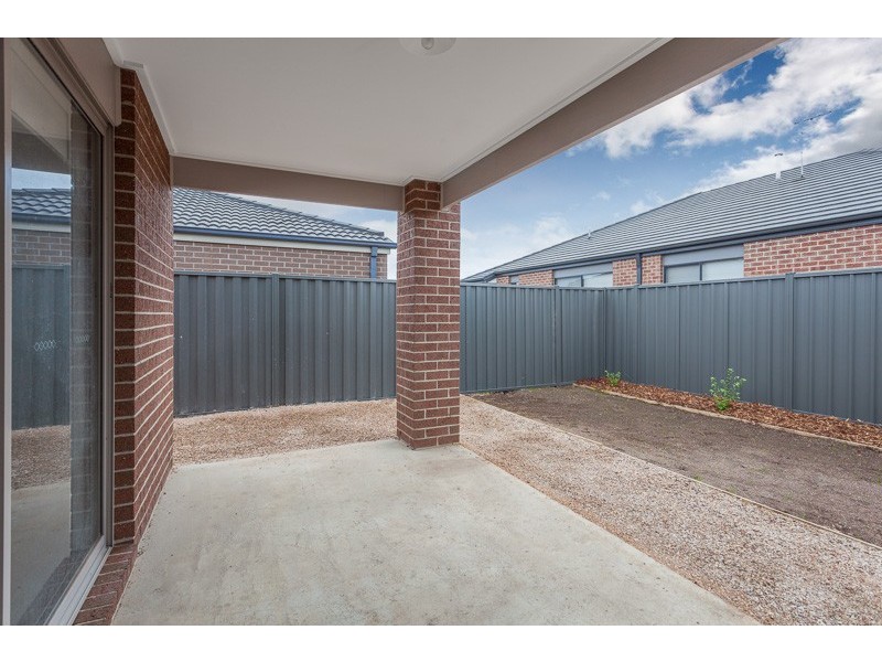 16 Aruma Ave, Melton West VIC 3337