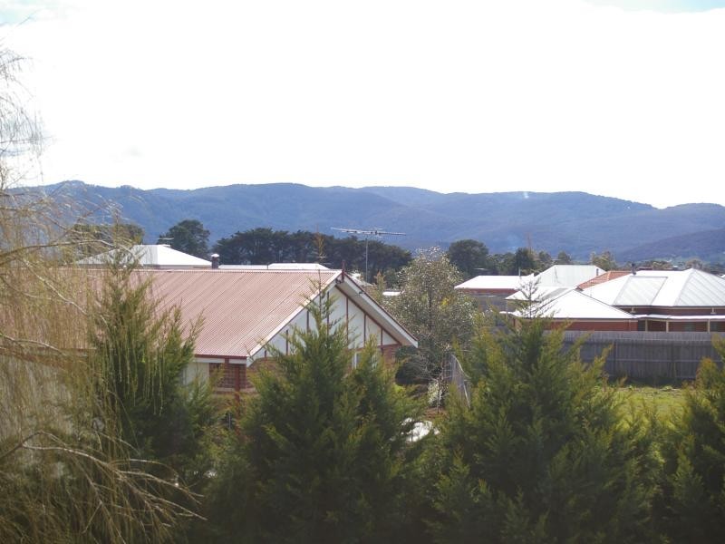 7 Carbine Crt, New Gisborne VIC 3438