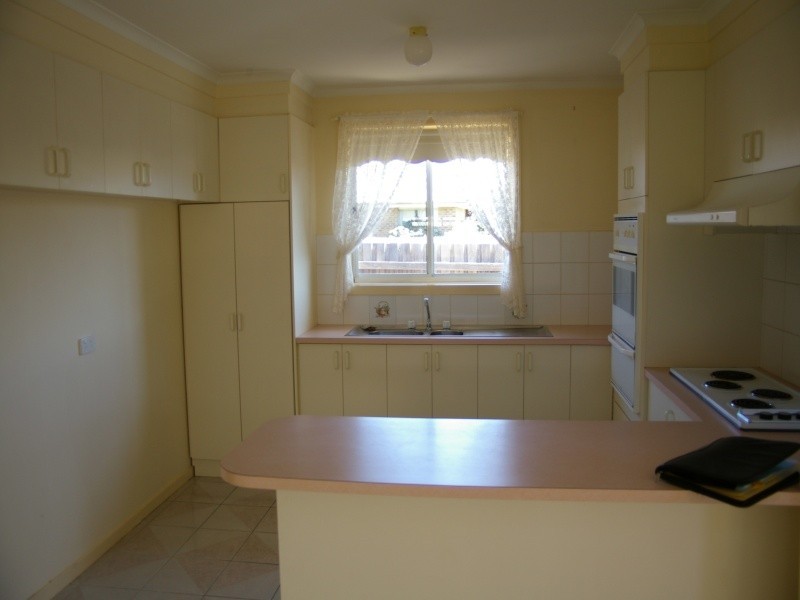 4 Fern Ave, Woodend VIC 3442