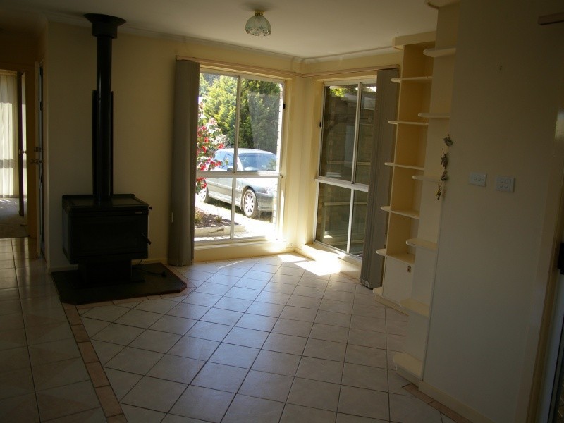 4 Fern Ave, Woodend VIC 3442