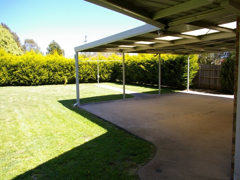 4 Fern Ave, Woodend VIC 3442