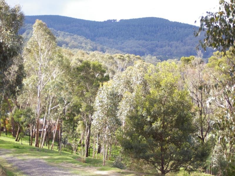 100 Taylors Rd, Mount Macedon VIC 3441