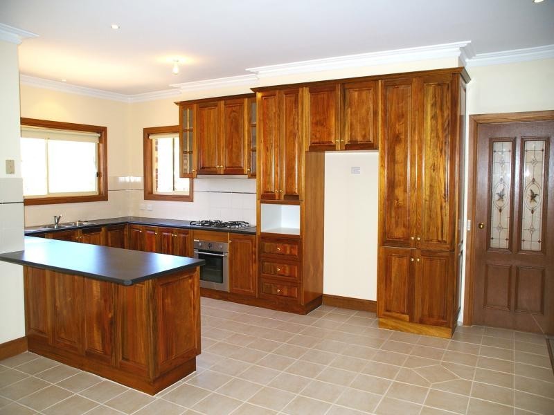 8 Glenton Crt, Gisborne VIC 3437