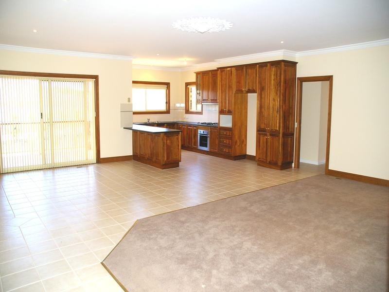 8 Glenton Crt, Gisborne VIC 3437