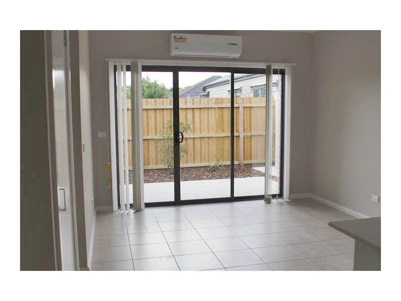 6/33 Calthorpe Street, Gisborne VIC 3437