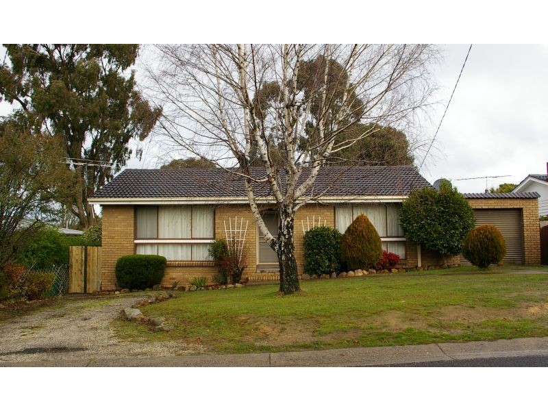 14  Anne Road, Woodend VIC 3442
