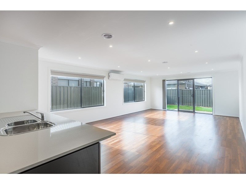 4 Bickley Street, Melton West VIC 3337