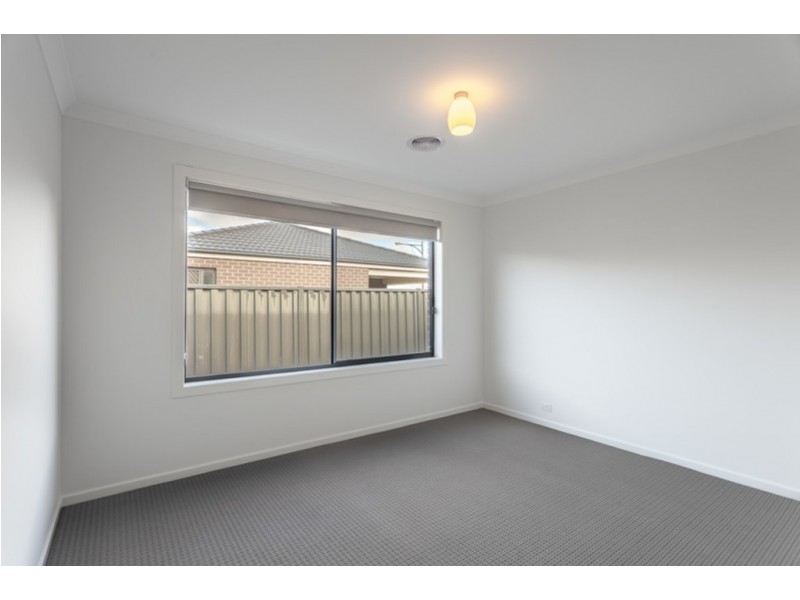 4 Bickley Street, Melton West VIC 3337