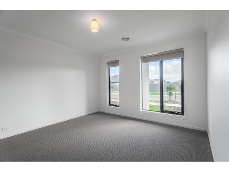 4 Bickley Street, Melton West VIC 3337