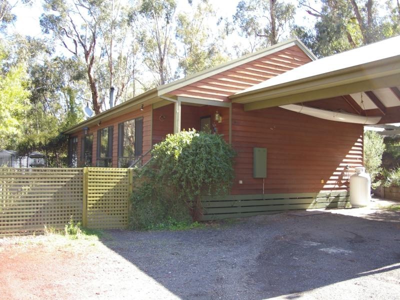 9 Scott St, Macedon VIC 3440