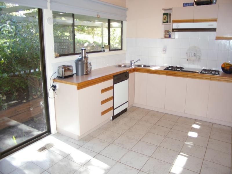 9 Scott St, Macedon VIC 3440