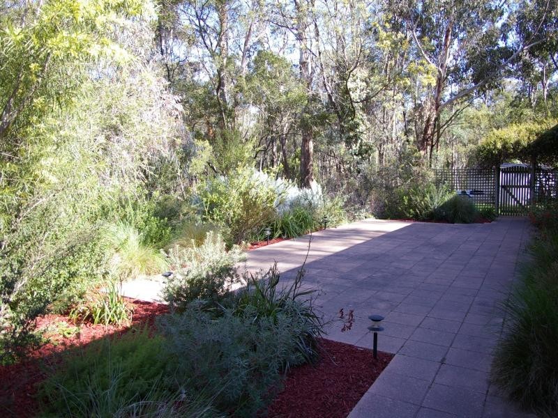 9 Scott St, Macedon VIC 3440