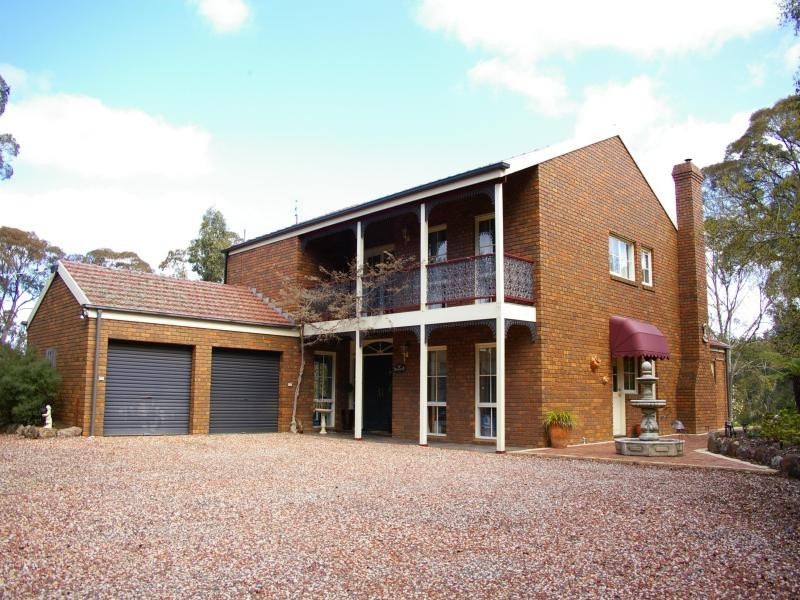 29 Cheniston Rd, Mount Macedon VIC 3441