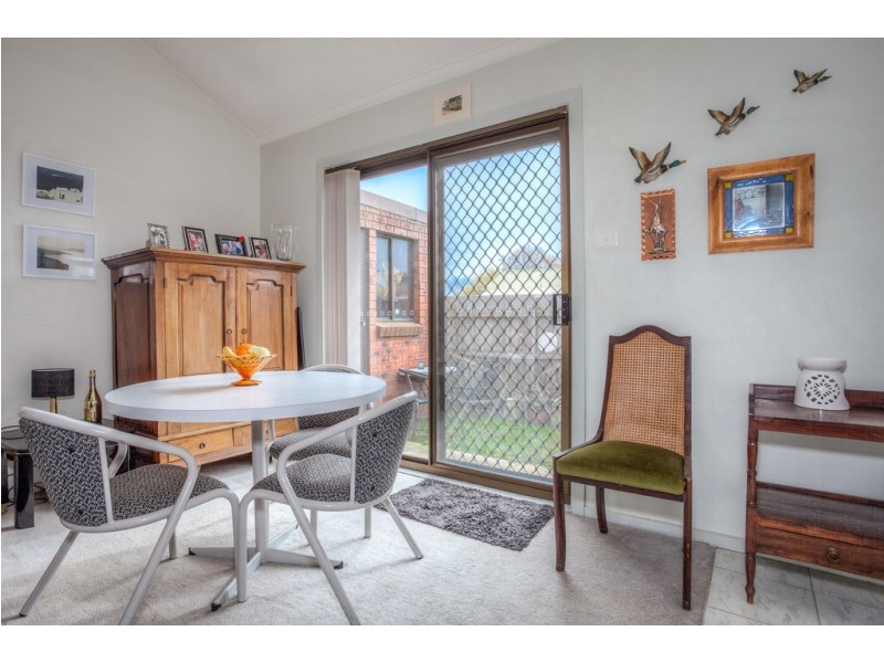 4/19 Urquhart street, Woodend VIC 3442