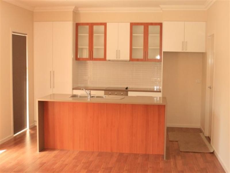 2/41  Simpson Street, Kyneton VIC 3444