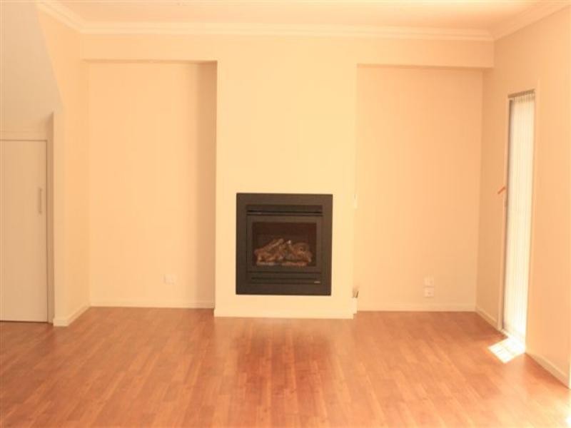 2/41  Simpson Street, Kyneton VIC 3444