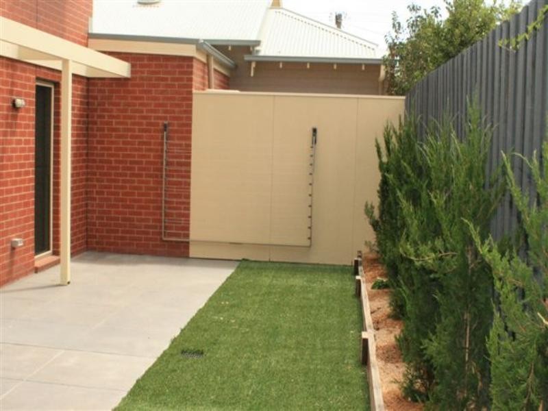 2/41  Simpson Street, Kyneton VIC 3444