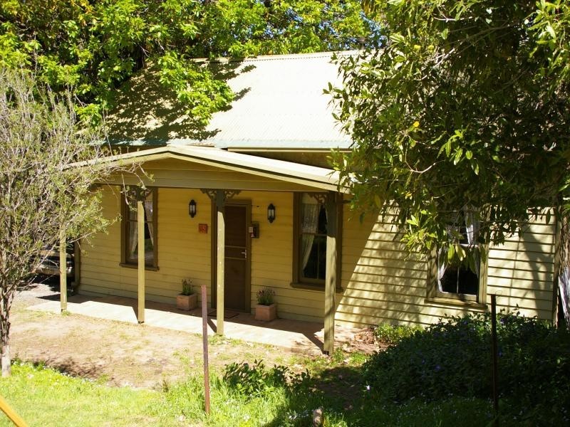35 Childers Rd, Mount Macedon VIC 3441