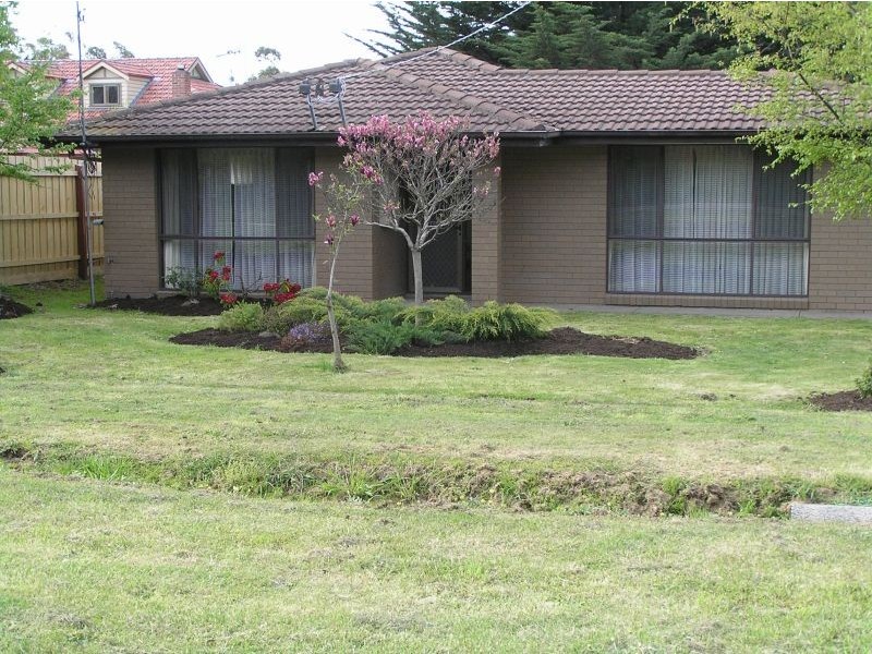 1  Earnshaw Street, Woodend VIC 3442