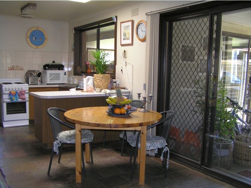 1  Earnshaw Street, Woodend VIC 3442