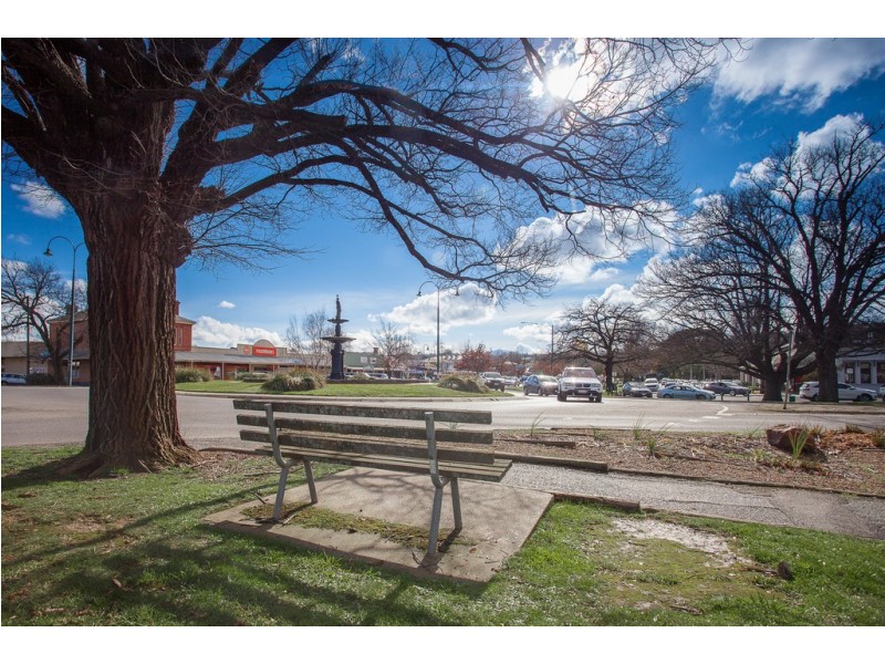 44 Hamilton Street, Gisborne VIC 3437