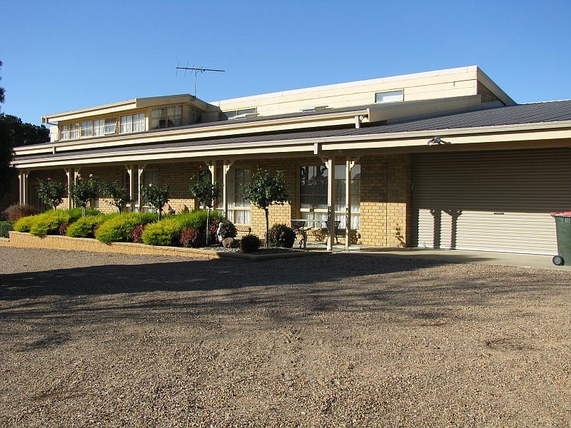 215 Panorama Drive, Gisborne VIC 3437