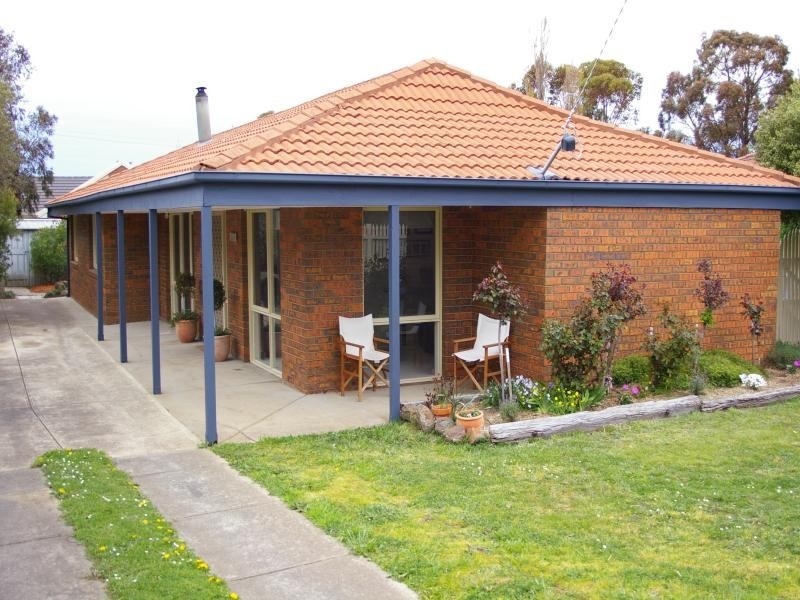 17 Scenic Crt, Gisborne VIC 3437