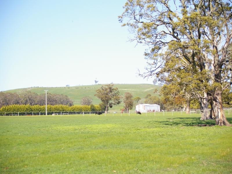 917 Bacchus Marsh Rd*, Gisborne VIC 3437