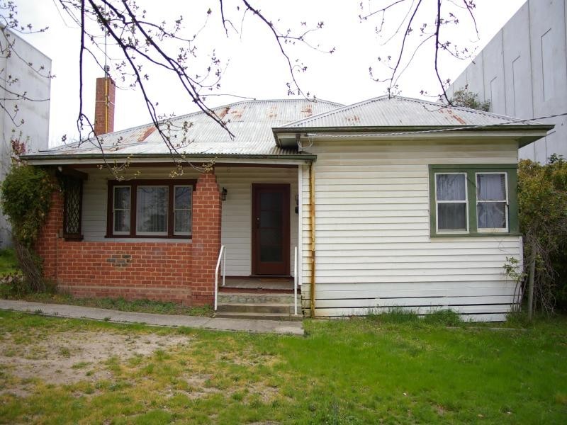 16 Prince St, Gisborne VIC 3437