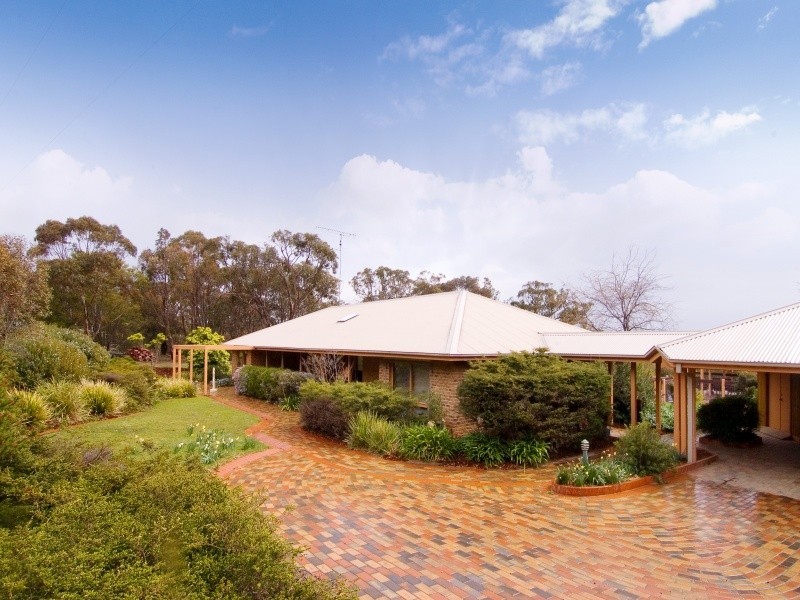 331 Hobbs Rd, Bullengarook VIC 3437