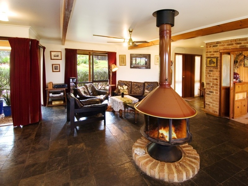 331 Hobbs Rd, Bullengarook VIC 3437