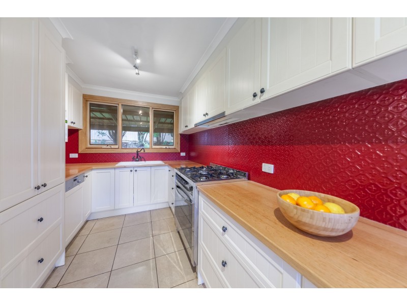 392 Black Forest Drive, Macedon VIC 3440