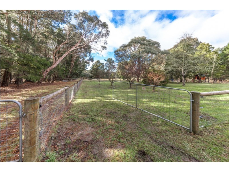 392 Black Forest Drive, Macedon VIC 3440
