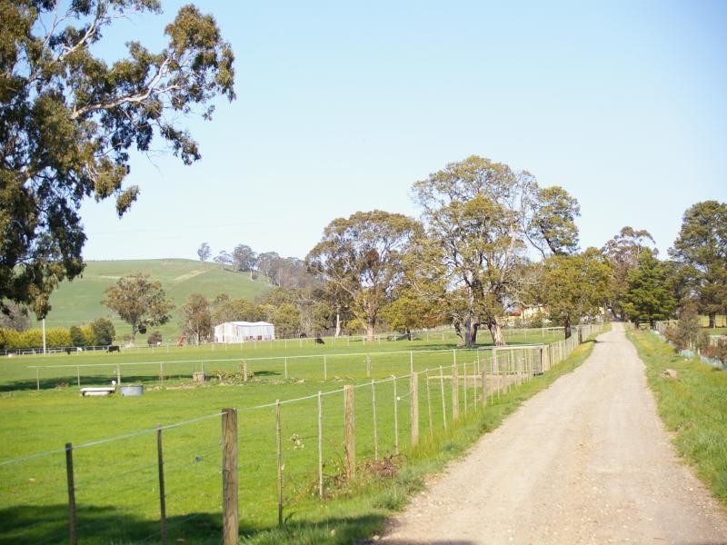 917 Bacchus Marsh Rd, Bullengarook VIC 3437