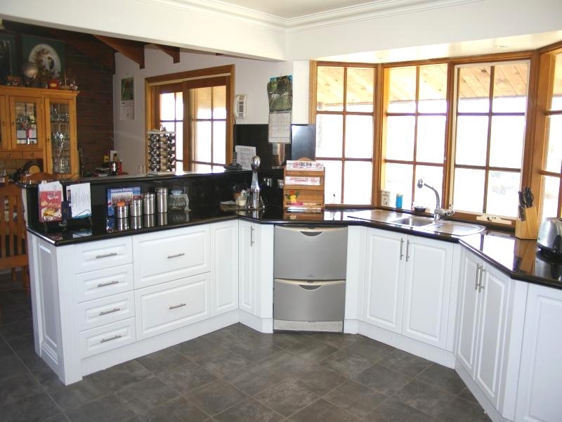 917 Bacchus Marsh Rd, Bullengarook VIC 3437