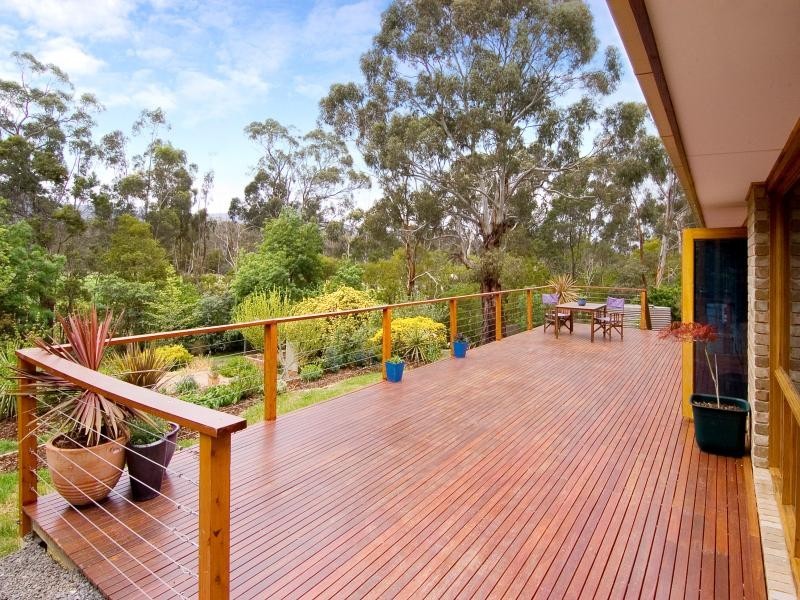 17 Brookes Crs, Macedon VIC 3440