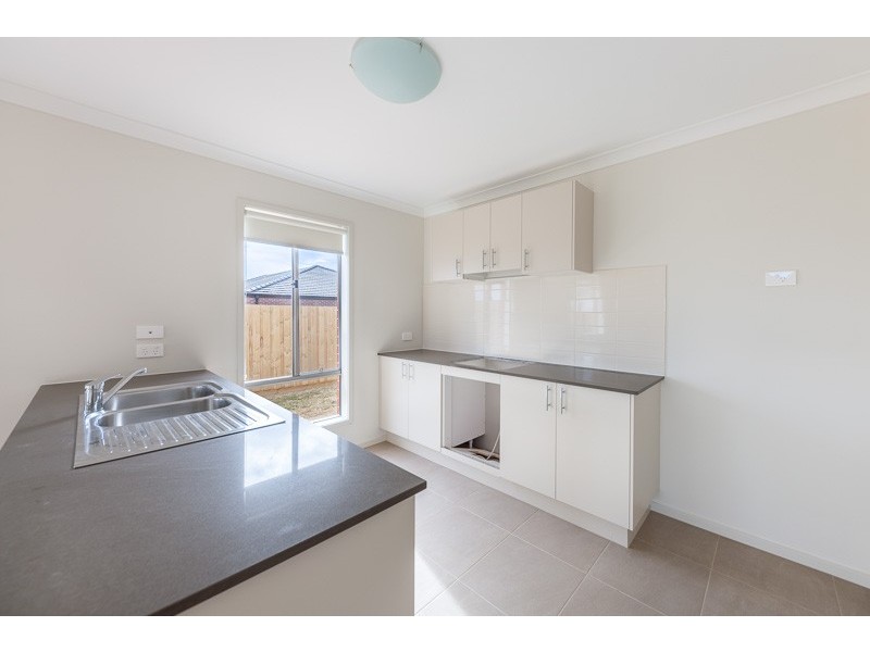 17 Gosse Cres, Brookfield VIC 3338