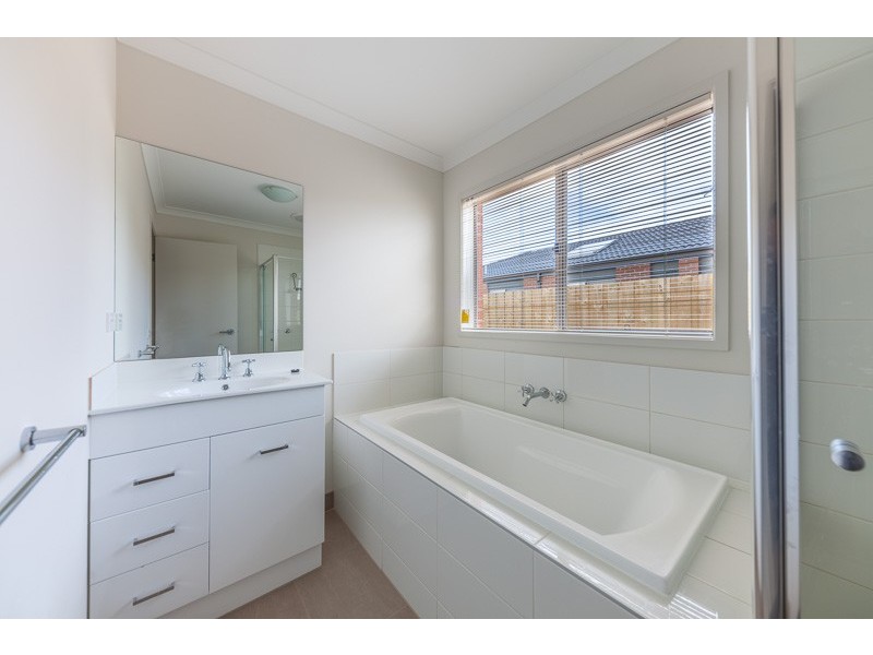 17 Gosse Cres, Brookfield VIC 3338