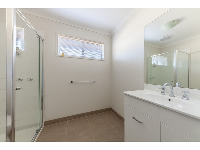 17 Gosse Cres, Brookfield VIC 3338