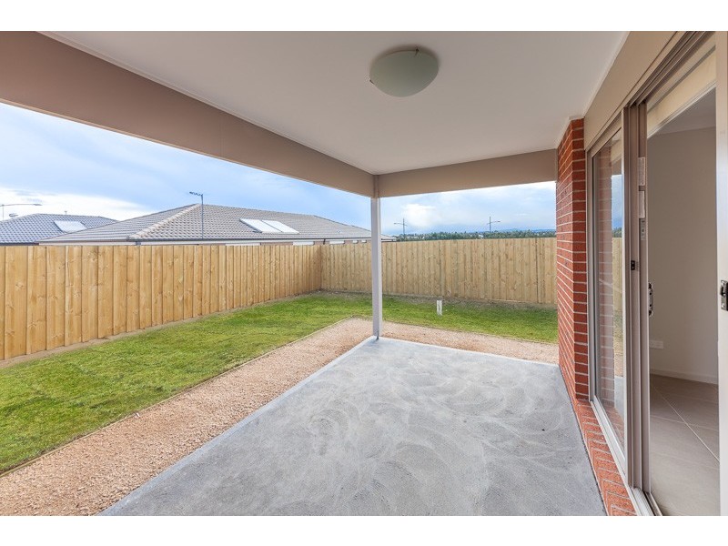 17 Gosse Cres, Brookfield VIC 3338