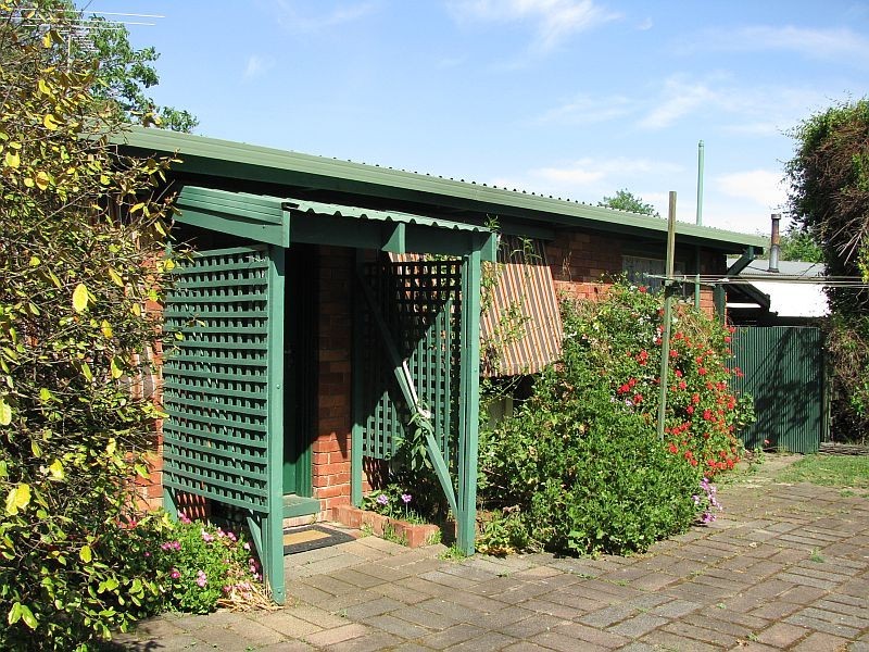 17 Grant Ave, Gisborne VIC 3437