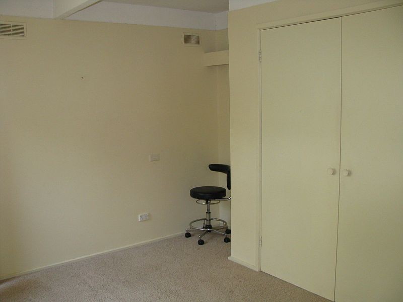 17 Grant Ave, Gisborne VIC 3437