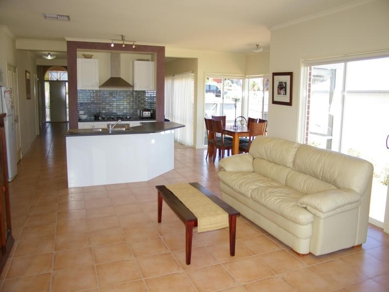 17 Kurung Crt West, Gisborne VIC 3437