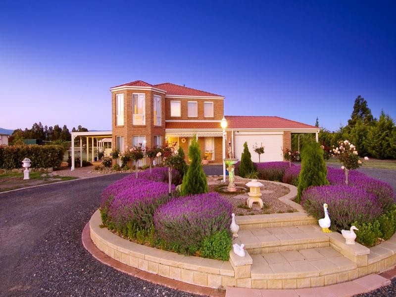 225 Kilmore Rd, Gisborne VIC 3437