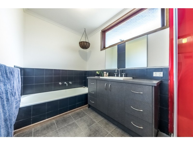 12 Oakley Court, Gisborne VIC 3437