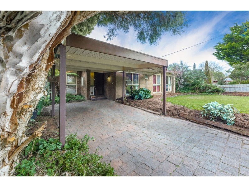 12 Oakley Court, Gisborne VIC 3437