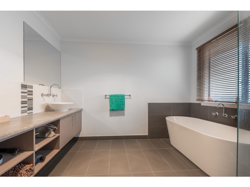 11-13 Brady Road, Gisborne VIC 3437